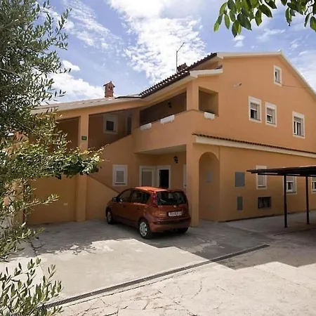 In Pula- Kroatien Mit Hohen Gaestebewertungen By Interhome * Pula