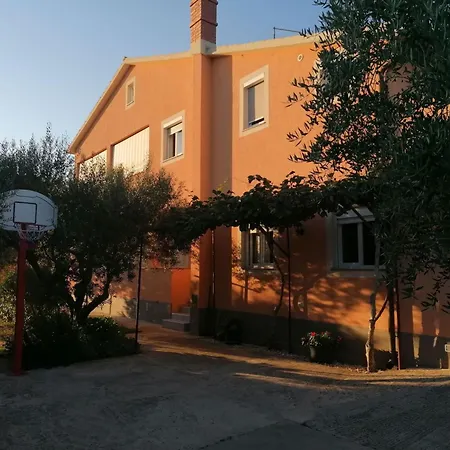In Pula- Kroatien Mit Hohen Gaestebewertungen By Interhome 普拉