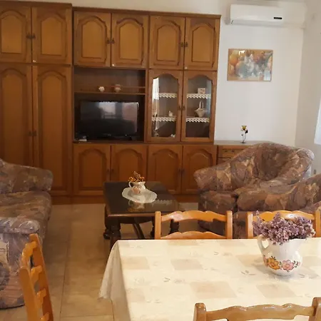 In Pula- Kroatien Mit Hohen Gaestebewertungen By Interhome Apartament Pula