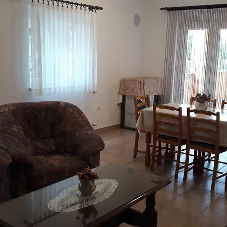 Apartament In Pula- Kroatien Mit Hohen Gaestebewertungen By Interhome