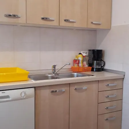 Apartament In Pula- Kroatien Mit Hohen Gaestebewertungen By Interhome