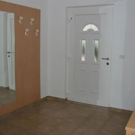 In Pula- Kroatien Mit Hohen Gaestebewertungen By Interhome Apartament Pula