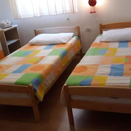 Apartament In Pula- Kroatien Mit Hohen Gaestebewertungen By Interhome