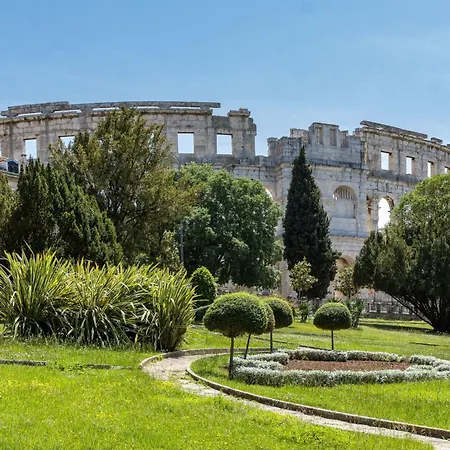 In Pula- Kroatien Mit Hohen Gaestebewertungen By Interhome *
